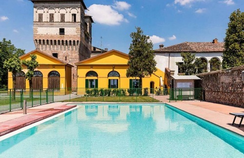 Torre Pallavicina Casa | Palazzo Barbò retiro moderno