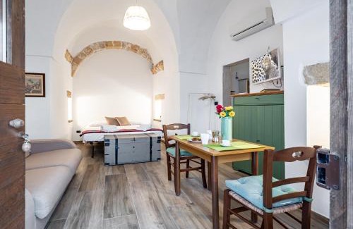 Galatone Apartamento | Palazzo Rolli - La Stanza del Camino & La Stanza delle Botti