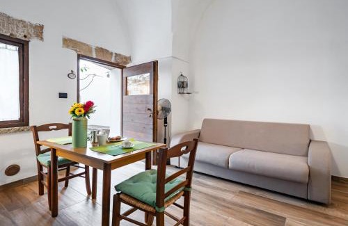Galatone Apartamento | Palazzo Rolli - La Stanza del Camino & La Stanza delle Botti