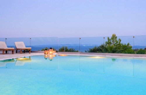 Neromilos Villa | Traditional Villas Paliokaliva, mar cercano, familiar. Elección de auténtica vida!