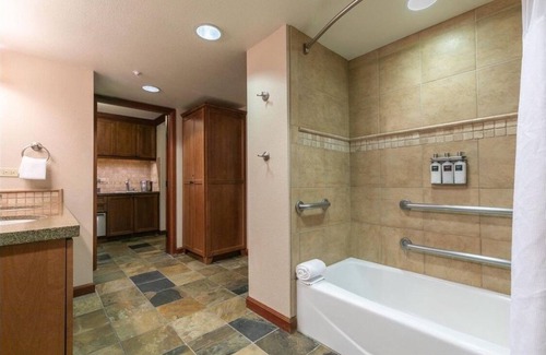 Olympic Valley Complejo | Palisades Tahoe- Resort at Squaw Creek 2 Bd/2 bth Fireplace Suite.
