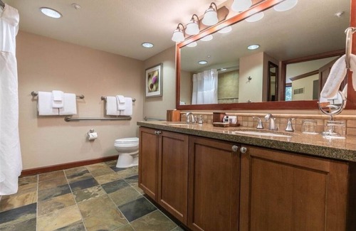 Olympic Valley Complejo | Palisades Tahoe- Resort at Squaw Creek 2 Bd/2 bth Fireplace Suite.