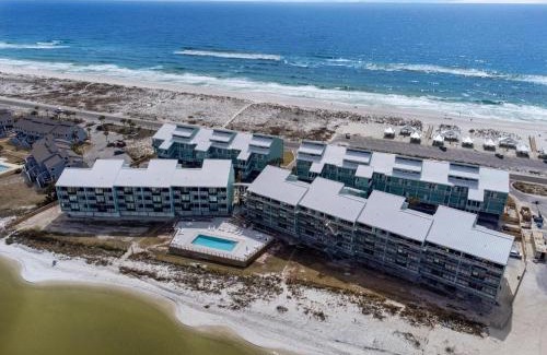 Pensacola Beach Casa | Palm Beach Club 4-127 Parrot-dise Palms