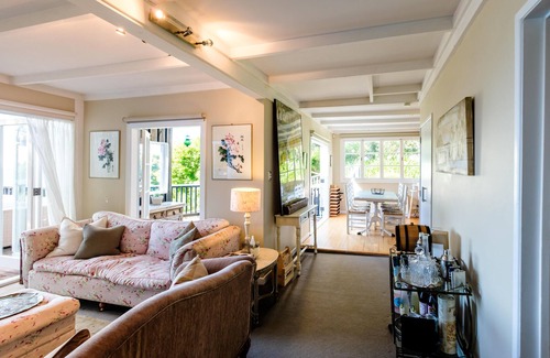 Palm Beach Cabaña | Charming and beautifully decorated holiday cottage with stunning views.