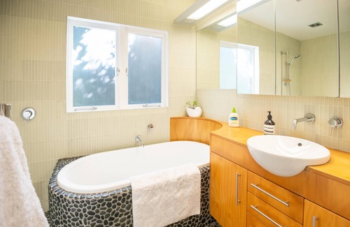 Palm Beach Cabaña | Charming and beautifully decorated holiday cottage with stunning views.