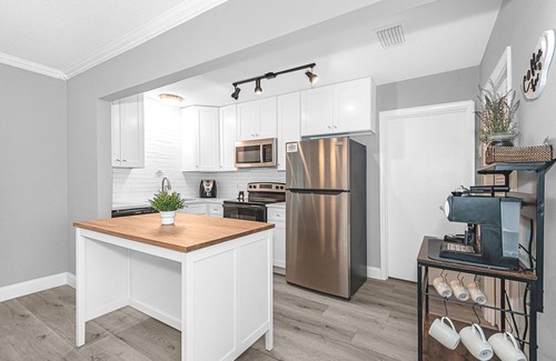 Palm Beach Gardens Casa | Palm Beach Gardens Paradise - HEATED POOL - 4 MILES TO THE BEACH