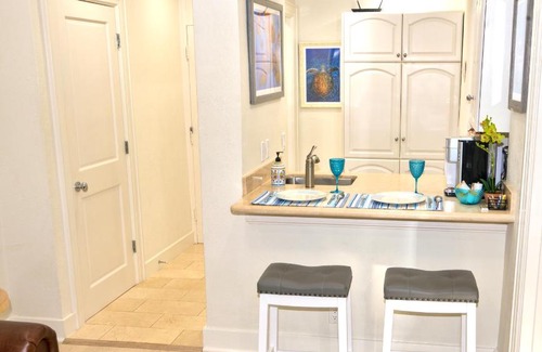 Palm Beach - West Palm Beach Apartamento | Palm Beach Paradise Walk to Beach Pool WiFi 86" TV WiFi
