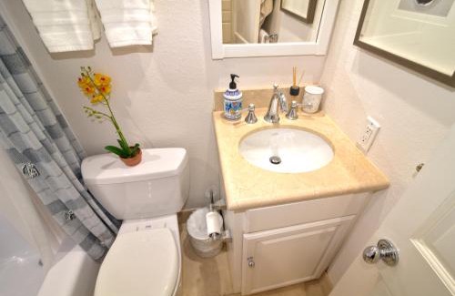 Palm Beach - West Palm Beach Apartamento | Palm Beach Paradise Walk to Beach Pool WiFi 86" TV WiFi