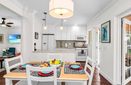 Southside Casa | Palm Beach Retreat w/ Pool + Outdoor Dining & BBQ