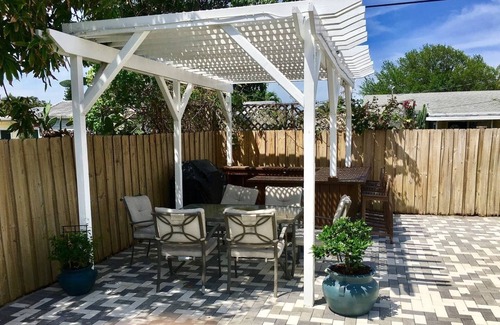 Florida North Atlantic Coast Apartamento | Palm Beach Studio Retreat - parrilla de patio al aire libre