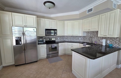 Palm Beach Gardens Condominio | Palm Beach Gardens PENTHOUSE Retreat - 10 minutes to the Beach