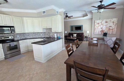Palm Beach Gardens Condominio | Palm Beach Gardens PENTHOUSE Retreat - 10 minutes to the Beach