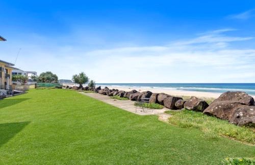 Palm Beach Apartamento | Palm Breeze - Hosted by Burleigh Letting