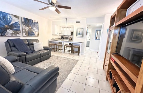 Ilexhurst Condominio | Palm Cay 2: 3 Min Walk to Beach and Shared Heated Pool