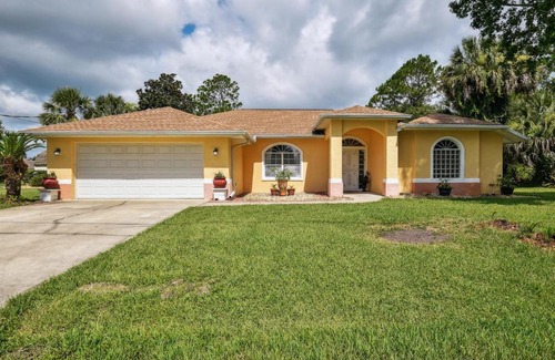 Palm Coast Casa | Palm Coast Escape Screened Lanai, Saltwater Pool!
