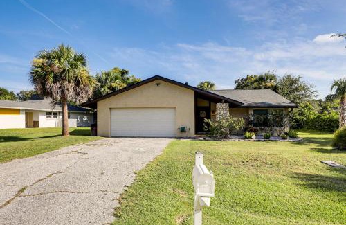 Palm Harbor Casa | Palm Coast Escape with Outdoor Oasis 6 Mi to Shore!