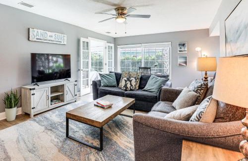 Palm Harbor Casa | Palm Coast Escape with Outdoor Oasis 6 Mi to Shore!