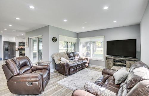 Palm Harbor Casa | Palm Coast Home with Screened Patio, 3 Mi to Beach!