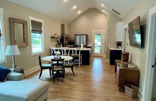 The Point Cabaña | Palm Cottage, brand new 2 bedroom 2 bathroom in enchanting Beaufort