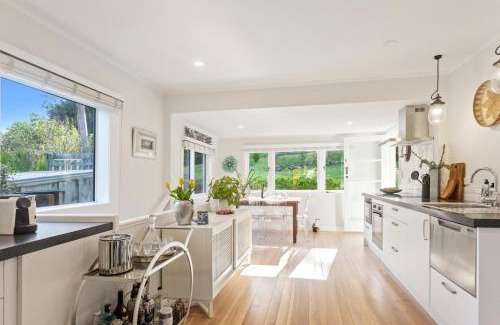 Palm Beach Casa | Palm Cottage - Stay Waiheke