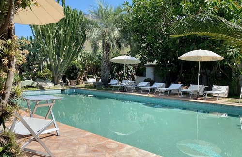 Panza Apartamento | "Palm Cottage" with garden, swimming pool and spa hot tub