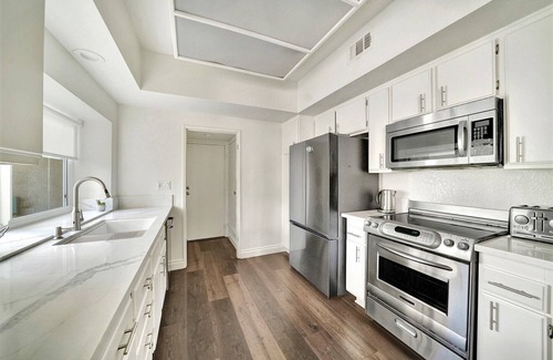 Laguna Niguel Casa | Palm Court - POOL! Fireplace! 10 Minutes to Beach! Come Explore Laguna Niguel!