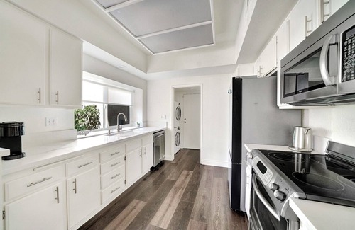 Laguna Niguel Casa | Palm Court - POOL! Fireplace! 10 Minutes to Beach! Come Explore Laguna Niguel!