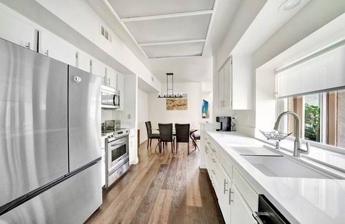 Laguna Niguel Casa | Palm Court - POOL! Fireplace! 10 Minutes to Beach! Come Explore Laguna Niguel!