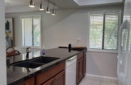 Palm Desert Condominio | Palm Desert 2BR Condo at Shadow Mountain! Pools, Golf, Walk to El Paseo