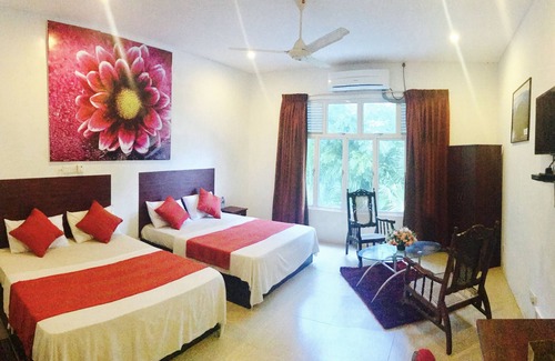 Pottuvil Division 2 Hotel | Palm Grove Holiday Inn