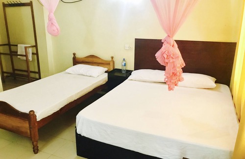 Pottuvil Division 2 Hotel | Palm Grove Holiday Inn