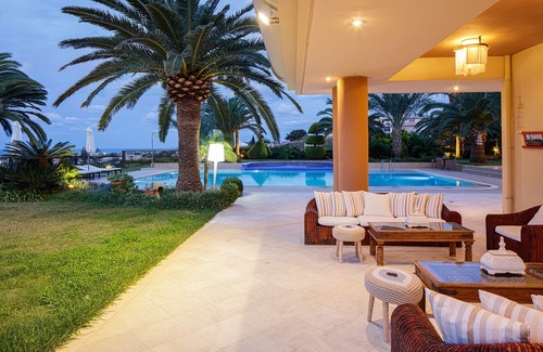 Xiro Chorio Villa | Palm Hill Villa, Royal Retreat! Walking distance to Beach, 130m2 private pool!