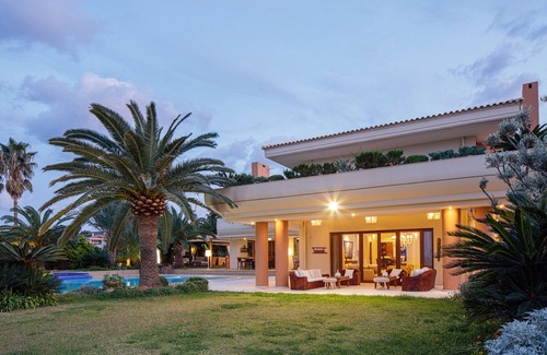 Xiro Chorio Villa | Palm Hill Villa, Royal Retreat! Walking distance to Beach, 130m2 private pool!