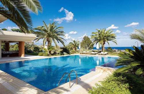 Xiro Chorio Villa | Palm Hill Villa, Royal Retreat! Walking distance to Beach, 130m2 private pool!