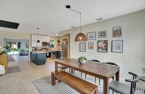 Country Club Park Casa | Palm Jungle House