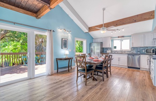 Bay Isle Casa | Palm Paradise - Pet Friendly Home on Siesta Key w/ Large Heated Private Pool & Outdoor Area!