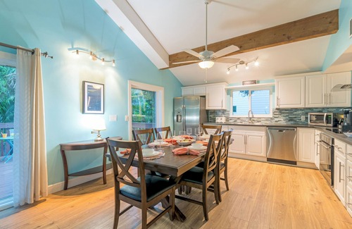 Bay Isle Casa | Palm Paradise - Pet Friendly Home on Siesta Key w/ Large Heated Private Pool & Outdoor Area!