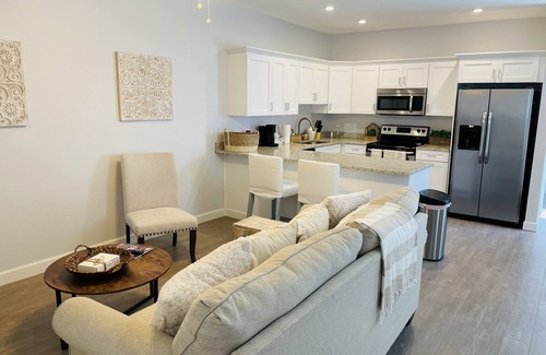 Southwest Apartamento | Palm Paradise Retreat; Minutes from Palm Beach