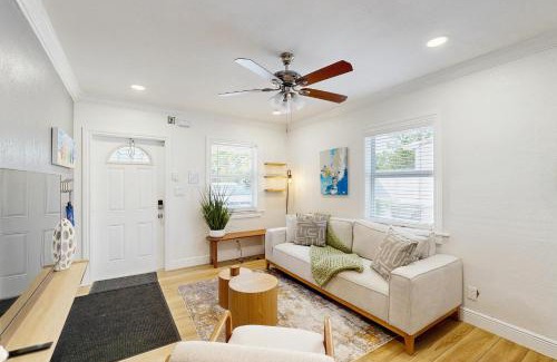 South Middle River Casa | Palm & Pool Retreat