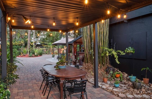 Northwest Orlando Casa | Palm Room at Bliss House
