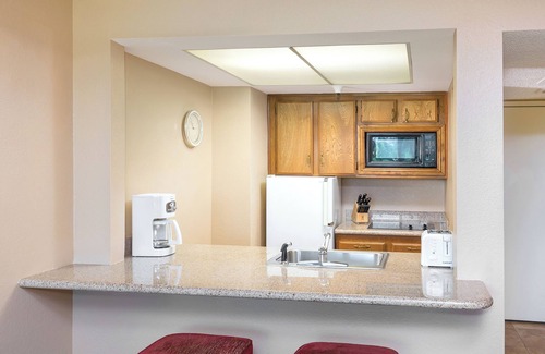 Palm Springs Complejo | Palm Springs, CA: 1BR Condo, Pet-Friendly Resort w / Pool, Golf, Atracciones Cerca