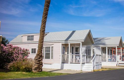 Palm Desert Complejo | Palm Springs Camping Resort Loft Cabin 1