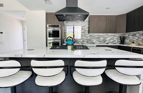 Sunrise Vista Chino Casa | Palm Springs Getaway Experience / 4 beds 3 baths / Pool+Spa+Yard+Furnished