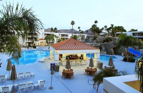 Canyon Corridor Condominio | PALM SPRINGS PARADISE! 2BEDROOM, KITCHEN/POOLBAR