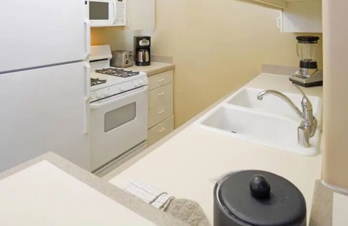 Canyon Corridor Condominio | PALM SPRINGS PERFECTION! 2BDR sleeps 6! POOLSIDE Bar & Grill