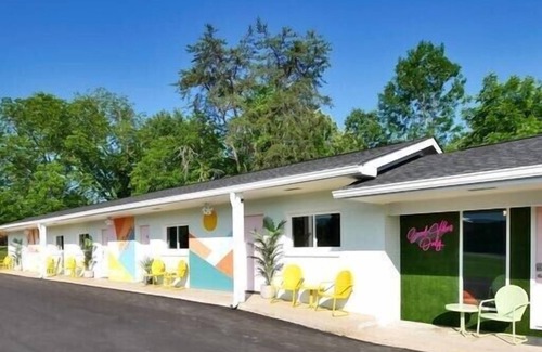 Trenton Casa | Palm Springs Room #1 @ Retro Boutique Motel