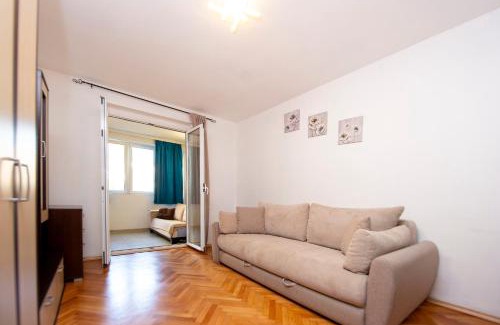 Velji Vinogradi Apartamento | Palm street apartment near Dukley beach