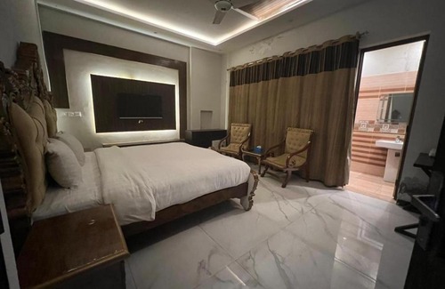 Lahore Hotel | Palm tree Hotel