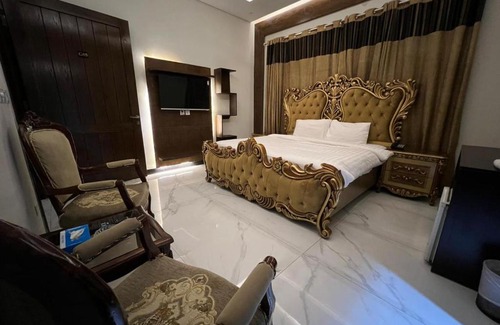Lahore Hotel | Palm tree Hotel