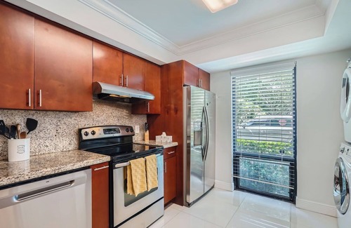 Land of the Presidents Apartamento | Palm View Terrace - Unwind on a Private Terrace in a Gated Community